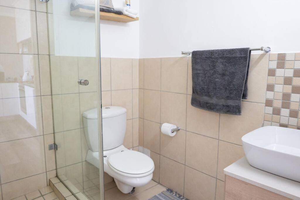 Modern, Trendy And Comfortable 2 Bedroom Apartment In Cape Town Ngoại thất bức ảnh