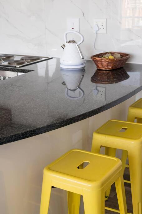 Modern, Trendy And Comfortable 2 Bedroom Apartment In Cape Town Ngoại thất bức ảnh