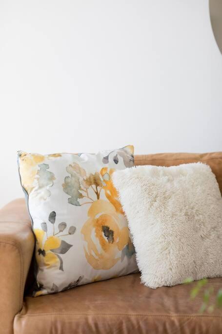 Modern, Trendy And Comfortable 2 Bedroom Apartment In Cape Town Ngoại thất bức ảnh