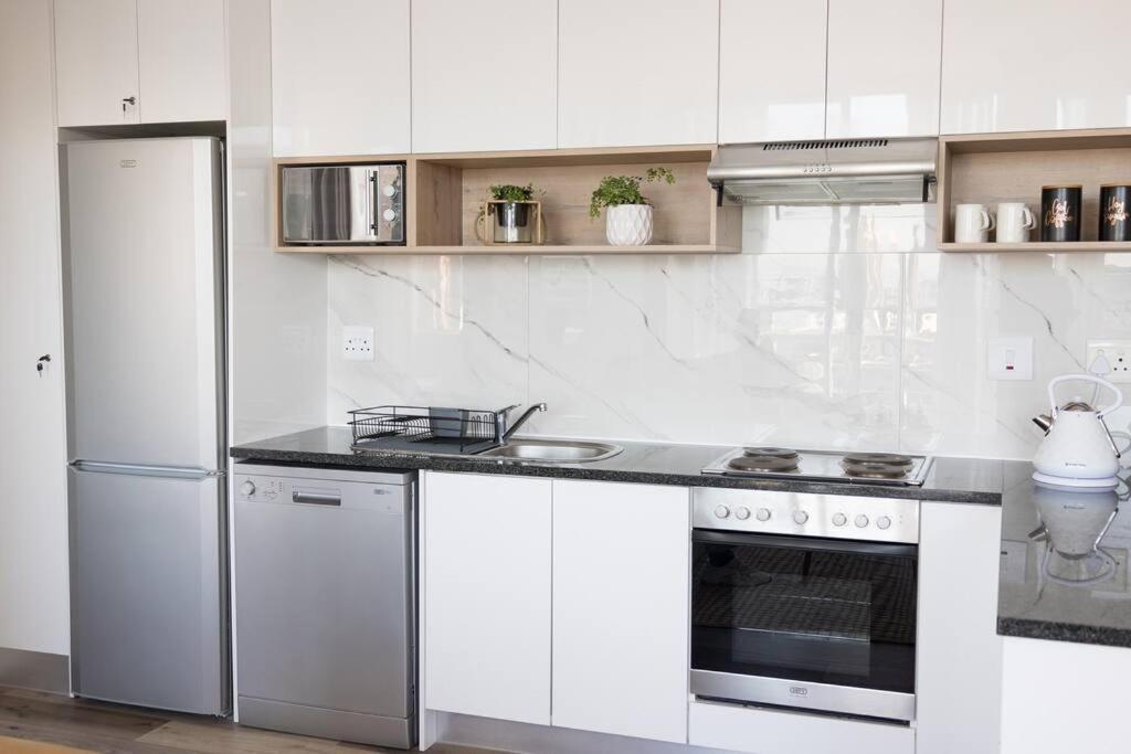 Modern, Trendy And Comfortable 2 Bedroom Apartment In Cape Town Ngoại thất bức ảnh